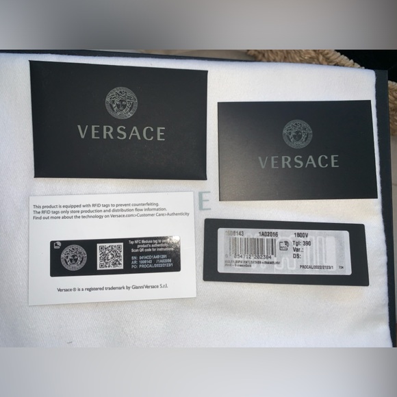 NIB Versace Medusa Black Patent Leather Sandal - Picture 14 of 15